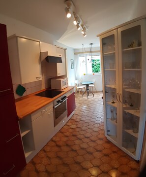 Microwave, stovetop, dishwasher