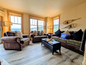 Fireplace - Mountain Retreat, Steps to Summer Fun + Views (Keystone)
