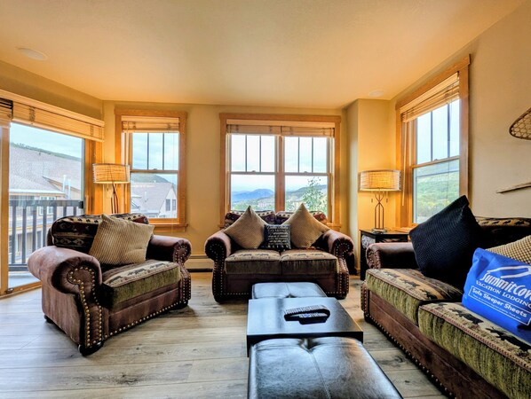 Fireplace - Mountain Retreat, Steps to Slopes + Views (Keystone)