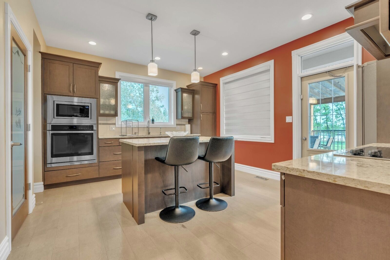 Microondas, horno, parrilla de estufa y lavavajillas 