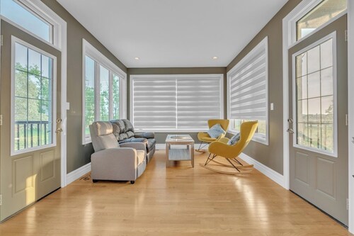 Luxury 6-bedroom house with Long driveway in West Saint Paul