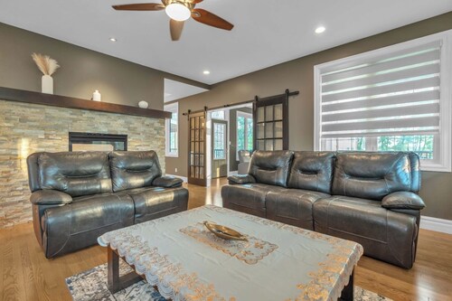 Luxury 6-bedroom house with Long driveway in West Saint Paul