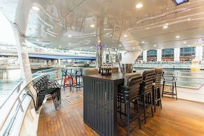 Bar (in der Unterkunft)