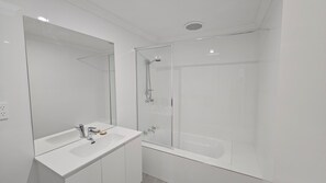 Douche, serviettes fournies