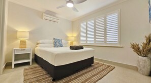 3 bedrooms, bed sheets