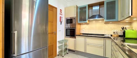 Micro-ondes, cafetière/bouilloire