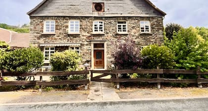 Ferme 'Kempers Auszeit' avec vue sur la montagne, terrasse privée et Wi-Fi