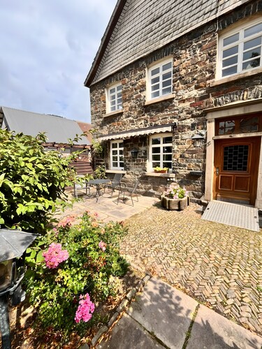 Bauernhaus 'Kempers Auszeit' mit Bergblick, privater Terrasse und WLAN