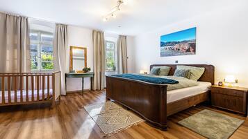 3 Schlafzimmer, Schreibtisch, Bügeleisen/Bügelbrett, WLAN