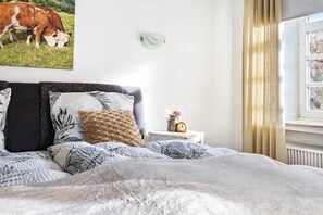 3 habitaciones, escritorio, tabla de planchar con plancha y wifi 