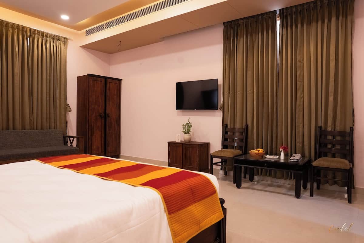 Luxury Studio Suite | Free WiFi, bed sheets