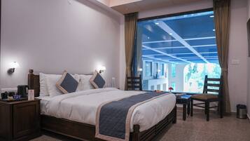 Deluxe Double Room, Balcony, City View | Free WiFi, bed sheets