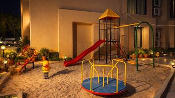 Área de juegos infantiles al aire libre