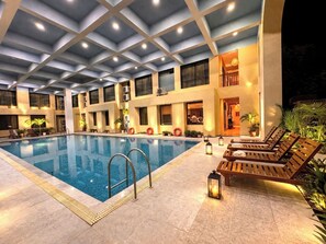 Bar en la piscina