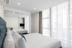 2 bedrooms, in-room safe, desk, iron/ironing board