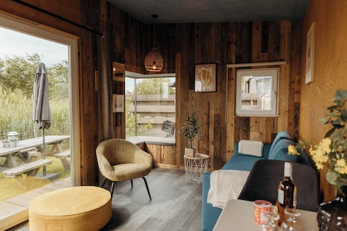 Tiny Holiday Home for 2 With Picnic Table