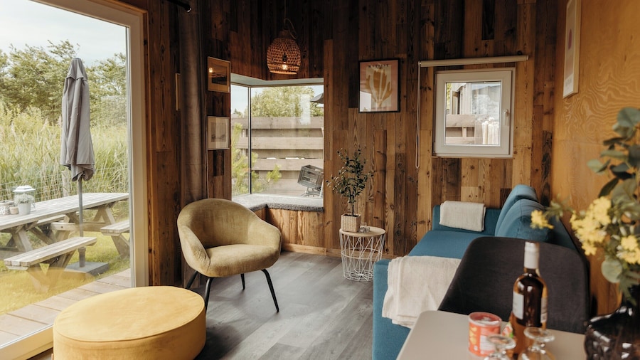Tiny Holiday Home for 2 With Picnic Table