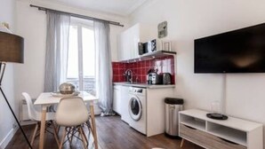 Unclassified image, 3 of 19, button - Cozy Apartment- 1br/4p - Montmartre/sacre Coeur (Paris)