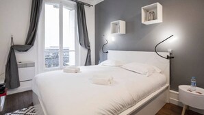 Unclassified image, 5 of 19, button - Cozy Apartment- 1br/4p - Montmartre/sacre Coeur (Paris)