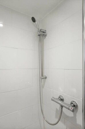 Apartment | Badezimmer | Haartrockner, Handtücher, Shampoo