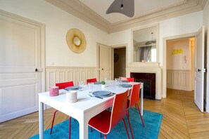 Apartment | Dining - Family Apartment - 3br/10p - Passy / Eiffel Tower (Paris)