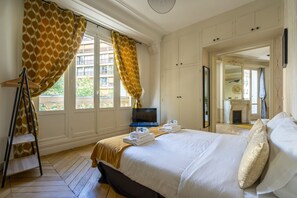 Apartment | 3 bedrooms, laptop workspace, iron/ironing board, bed sheets - Family Apartment - 3br/10p - Passy / Eiffel Tower (Paris)