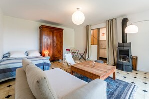 1 bedroom, WiFi, bed sheets