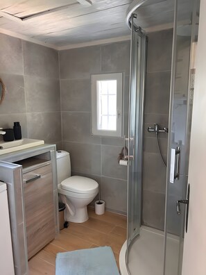 Shower, towels