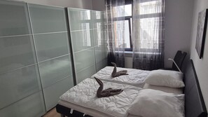 2 bedrooms, desk, iron/ironing board, free WiFi