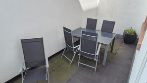 Outdoor dining - Deluxe Downtown Apartment (Kaiserslautern)
