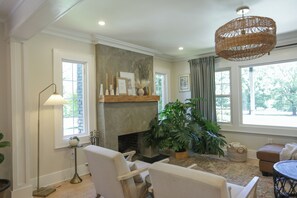 Interior - Charming 3-bedroom home with gardens & chickens (Salisbury)