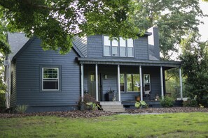 Exterior - Charming 3-bedroom home with gardens & chickens (Salisbury)