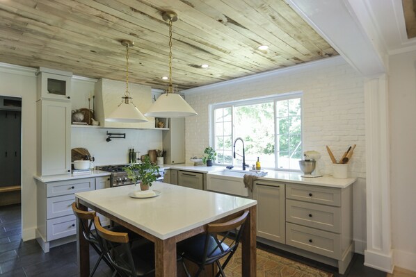 Private kitchen - Charming 3-bedroom home with gardens & chickens (Salisbury)