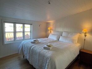 2 bedrooms, iron/ironing board, travel cot, free WiFi