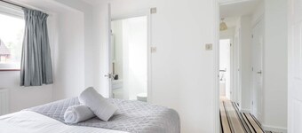 4-Bed Home with Garden & Parking – Nr Hosp & City