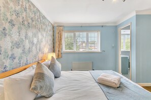 4 bedrooms, free WiFi, bed sheets