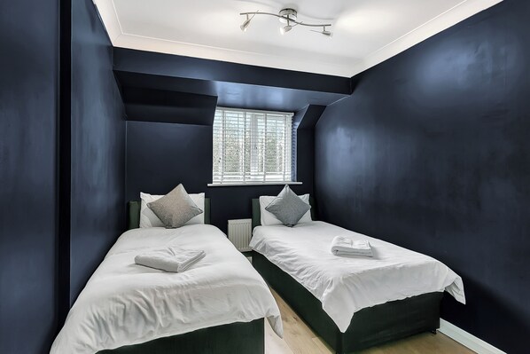 4 bedrooms, iron/ironing board, free WiFi, bed sheets