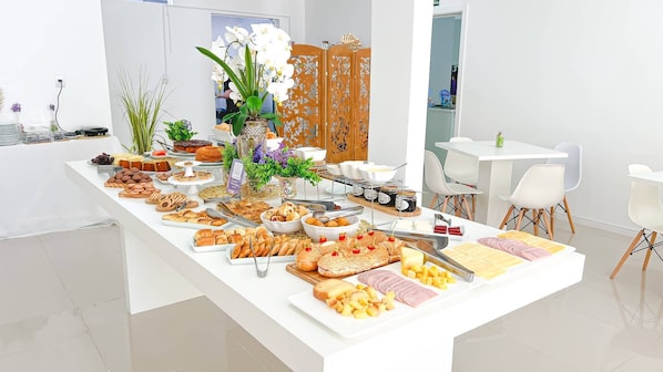 Free daily buffet breakfast