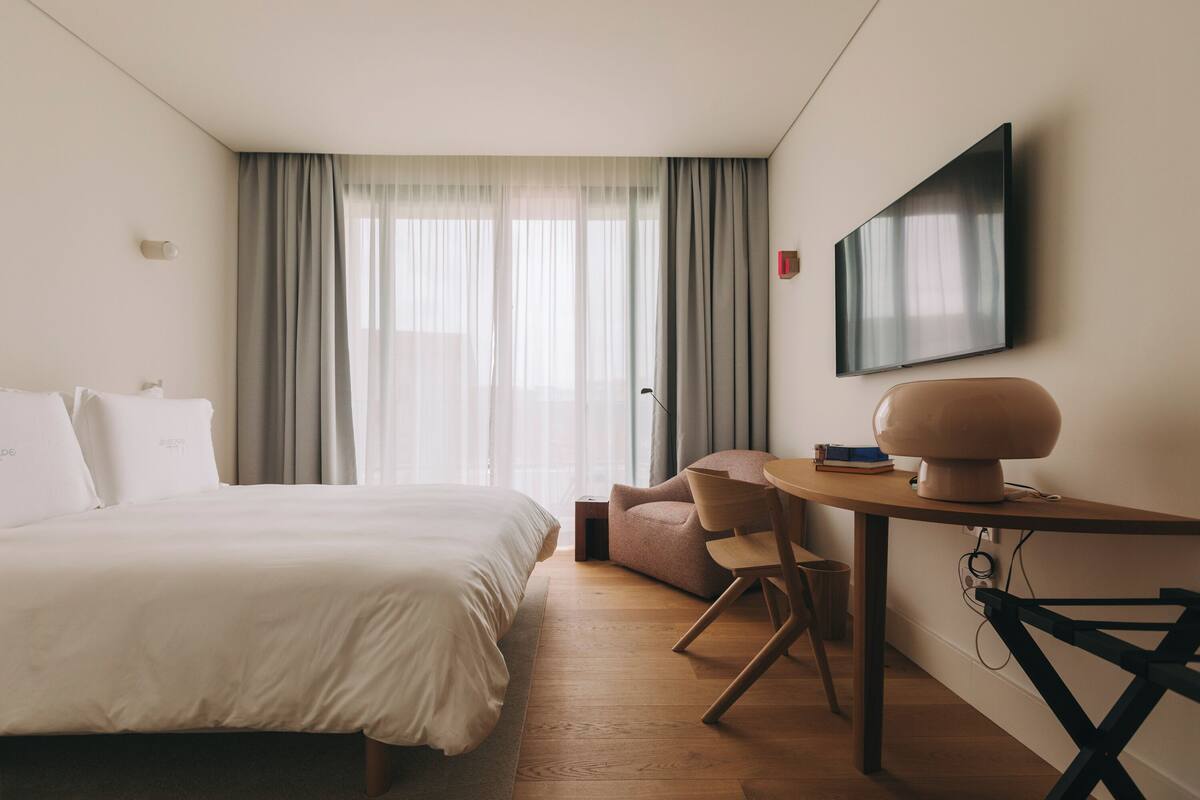Executive with Balcony and View. | Minibar, in-room safe, desk, blackout drapes