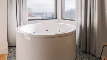 Suite Royal with View and Jacuzzi | Minibar, individually decorated, desk, free WiFi