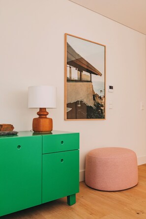 Suite Royal with View and Jacuzzi | Minibar, värdeförvaringsskåp på rummet och individuell inredning