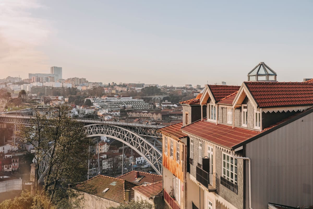Eenvoudige kamer | Individueel gedecoreerd, een bureau, gratis wifi