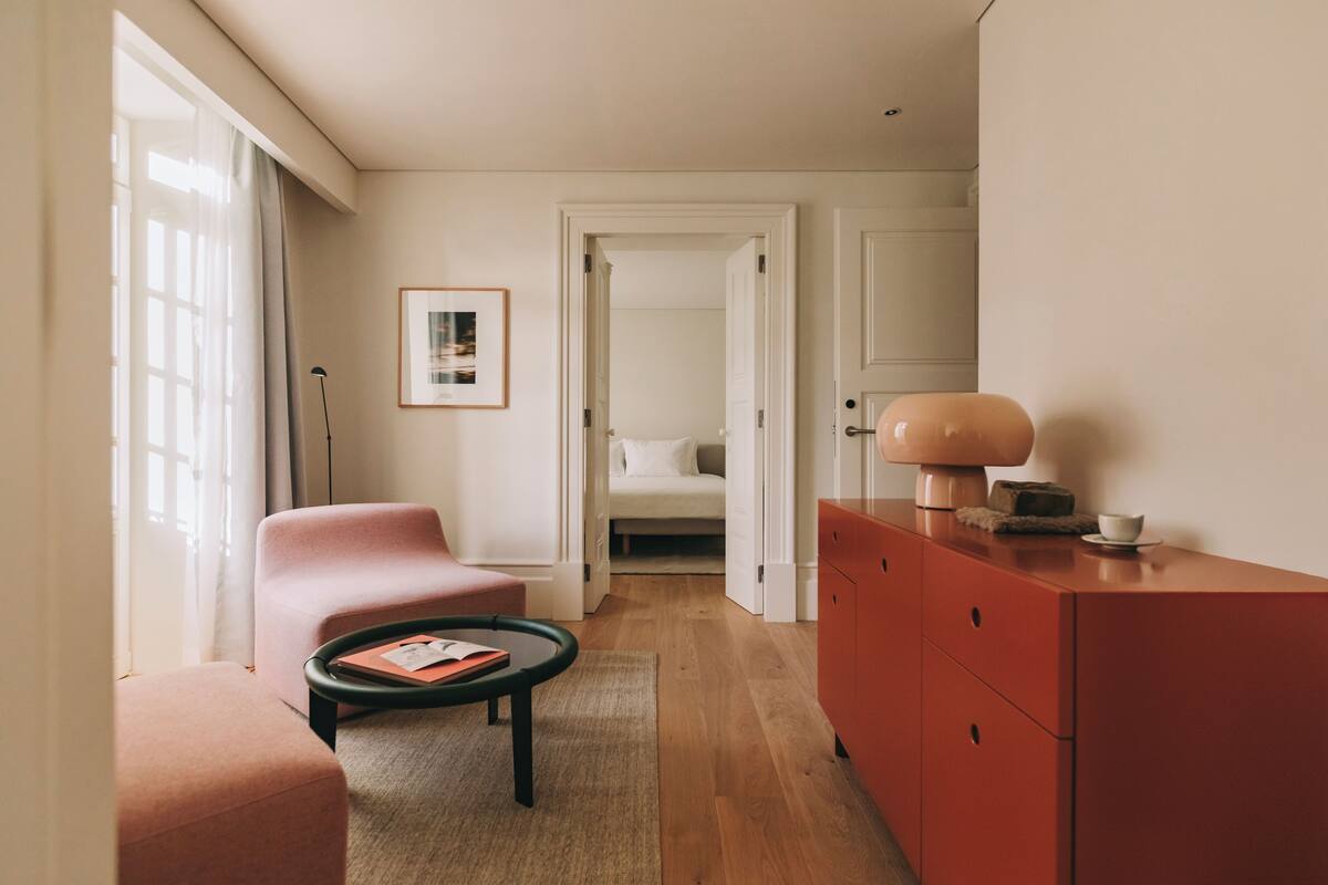 Junior Suite with Bathtub | Minibar, in-room safe, desk, blackout drapes