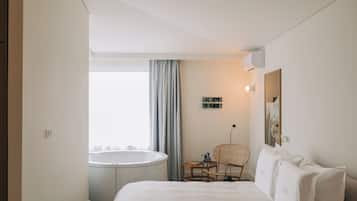 Suite Royal with View and Jacuzzi | Tina de hidromasaje privada