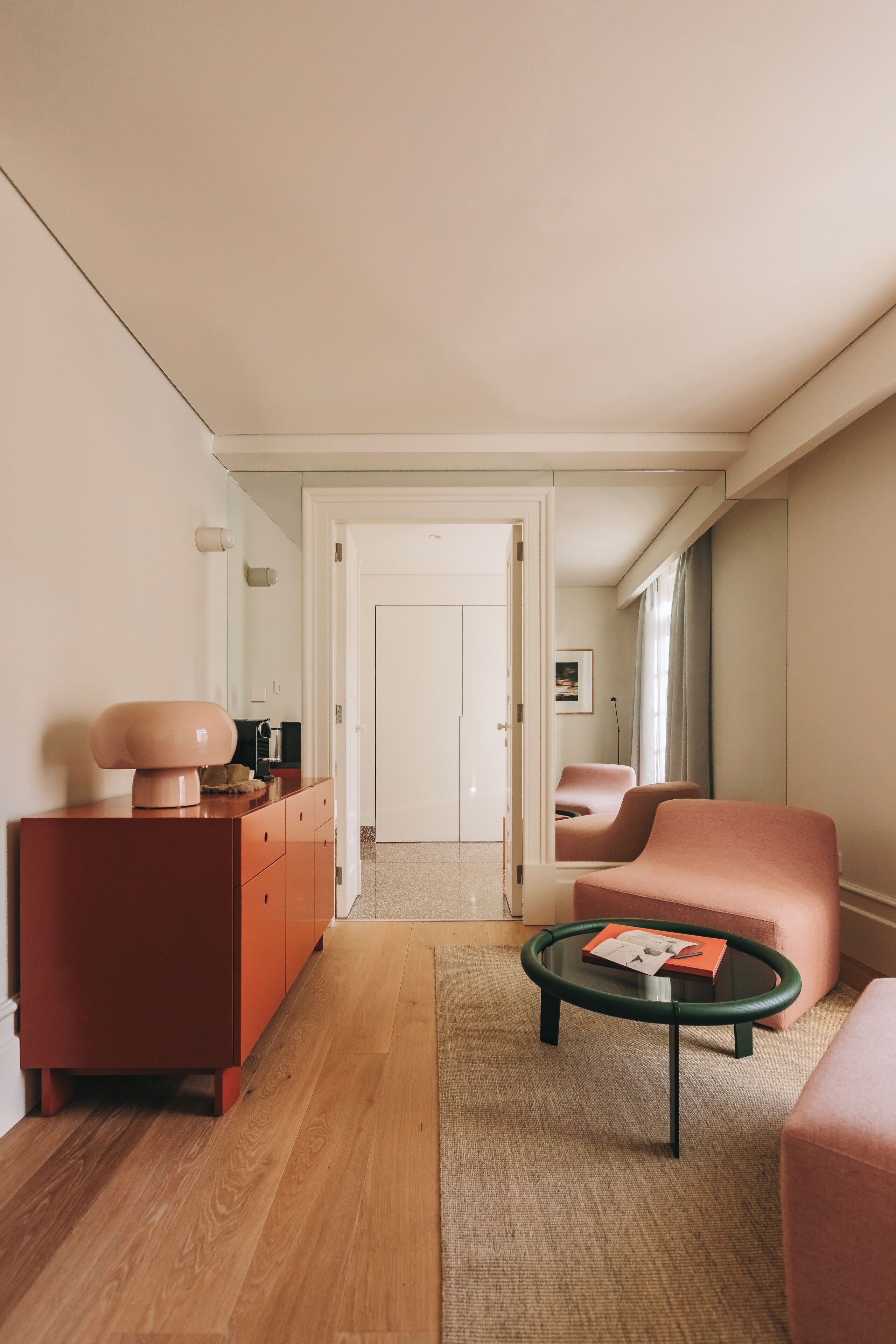 Junior Suite with Bathtub | Minibar, caja de seguridad en la habitación y escritorio 