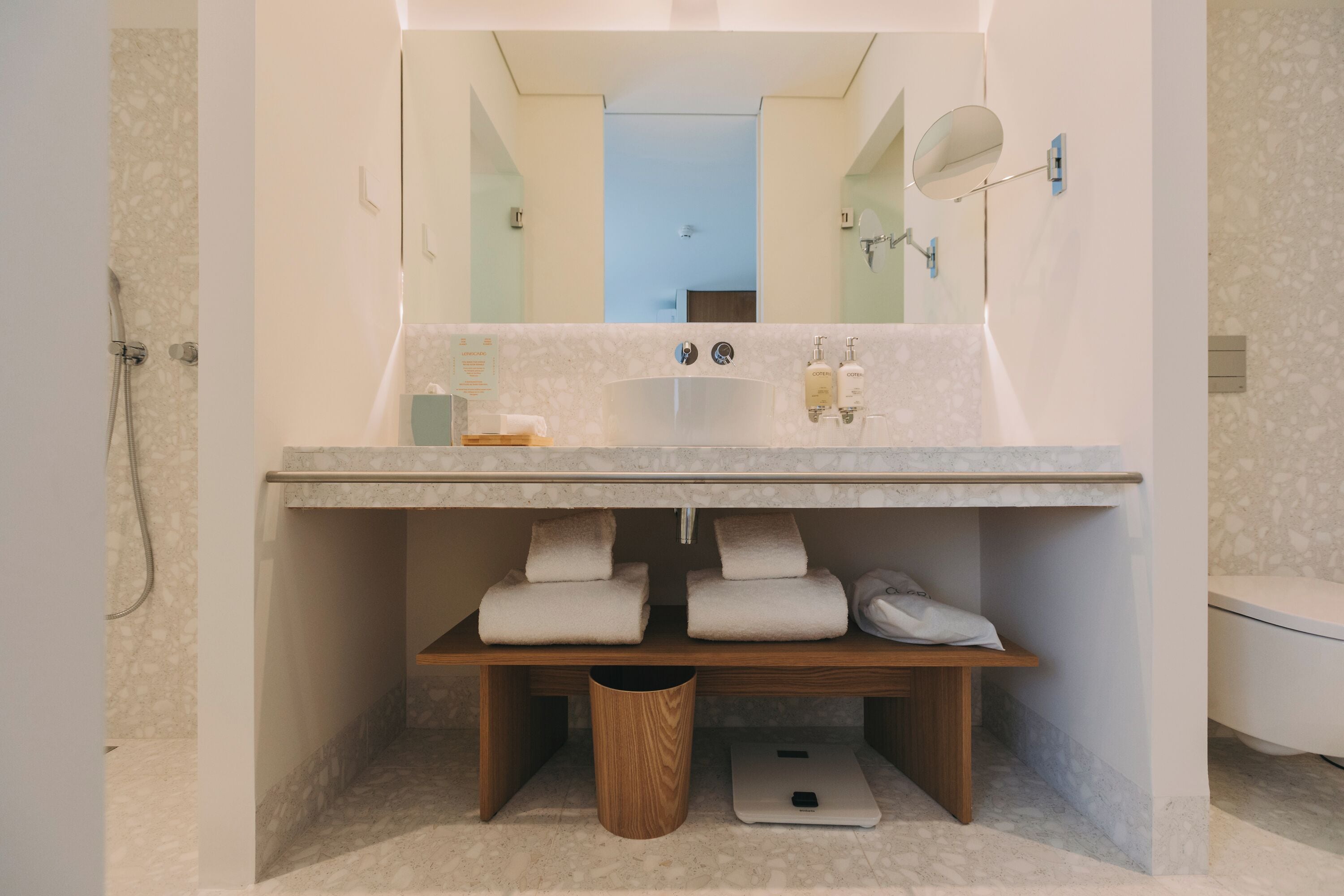 Junior Suite with Garden and Jacuzzi | Bathroom | Shower, rainfall showerhead, designer toiletries, hair dryer