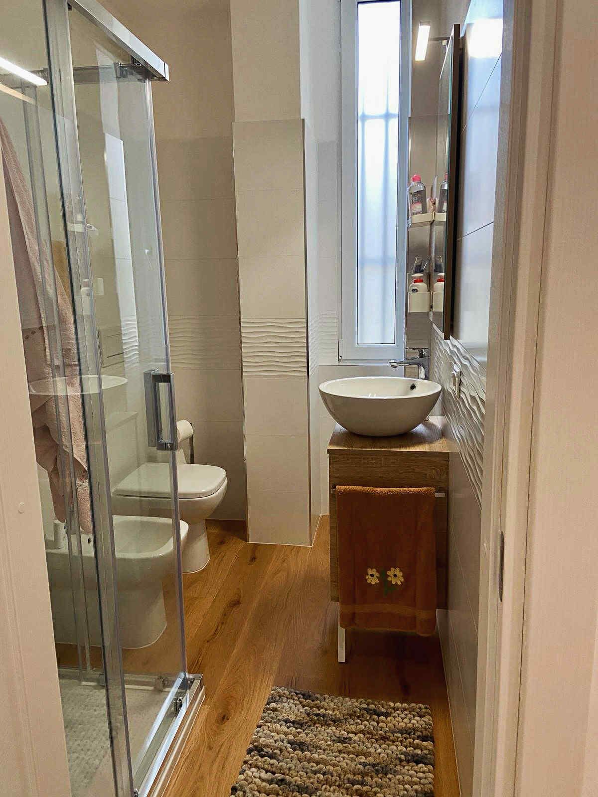 Dusche, Haartrockner, Bidet, Handtücher