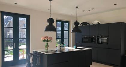 Escape to Weesp Amsterdam! 200smq family house with big garden