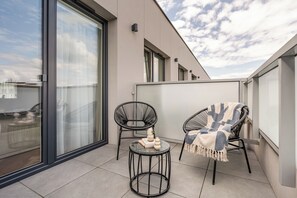 Departamento Deluxe, balcón, vista al patio | Balcón