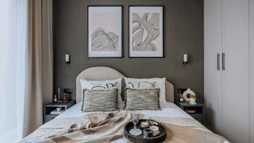 Departamento clásico, balcón, vista al patio | Decoración personalizada, muebles diferentes y escritorio